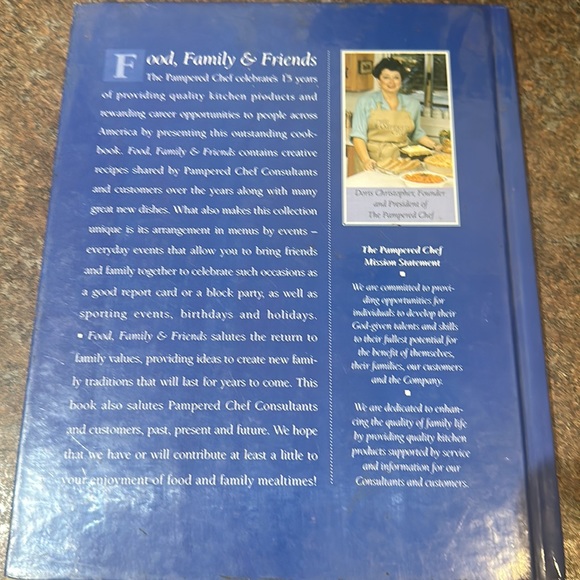5/$25.00 The Pampered Chef Food, Friends & Family Cookbook hardback - Picture 2 of 2